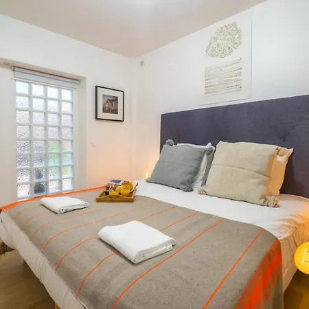 Canal House Apartment