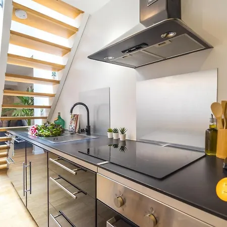 Canal House Apartment