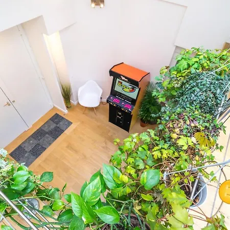 Canal House Apartment