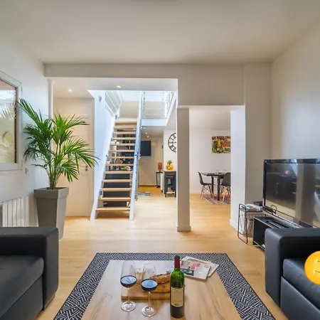 Canal House Apartment